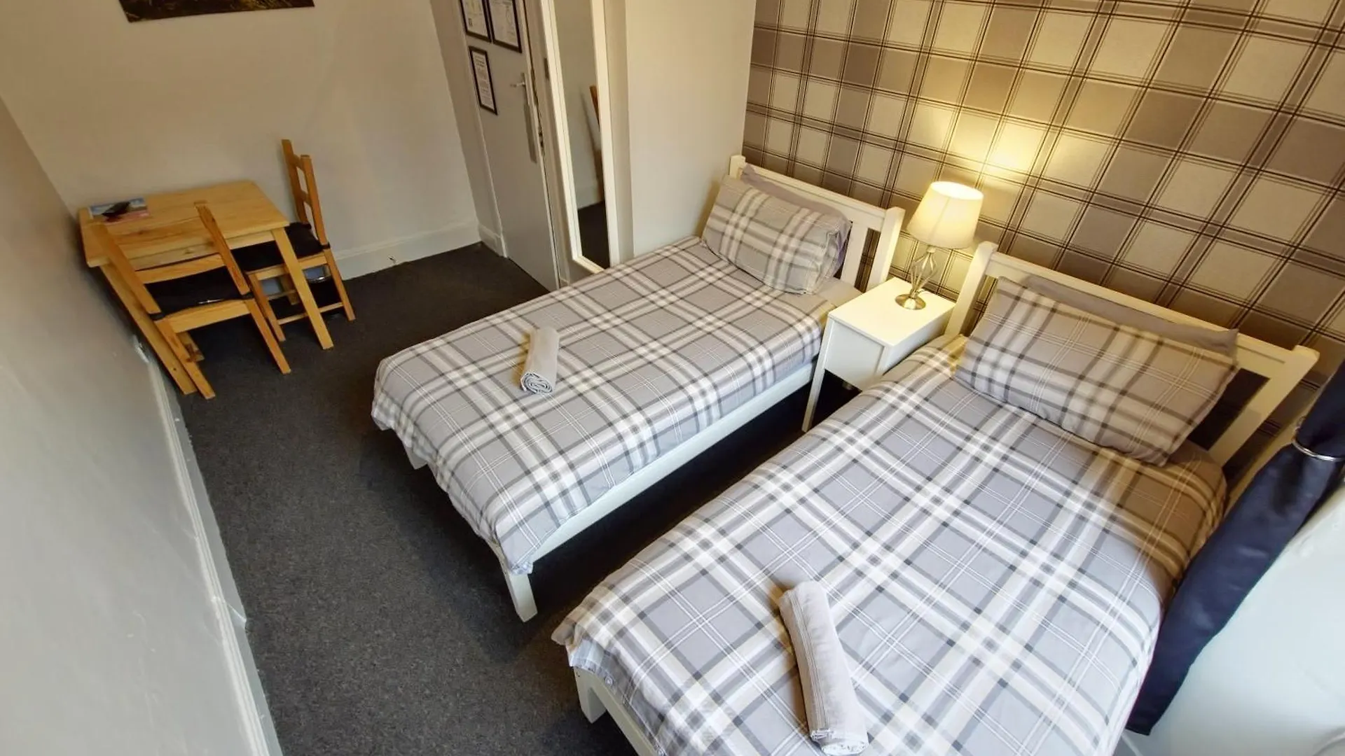Edinburgh Backpackers - Over 18S Only Хостел